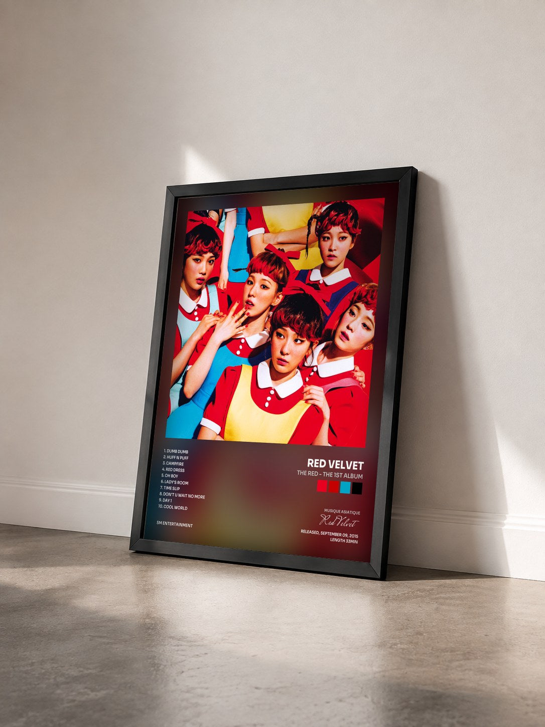 #noir Tableau de l'album The Red - The 1st Album de Red Velvet vu de trois quarts, cadre noir