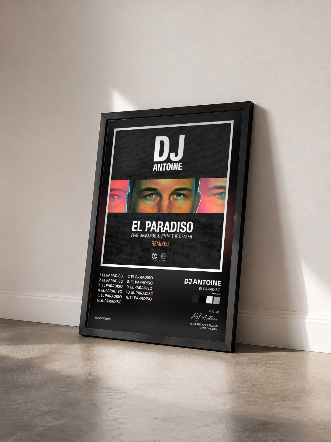 #noir Tableau de l'album El Paradiso (Remixes) de DJ Antoine vu de trois quarts, cadre noir
