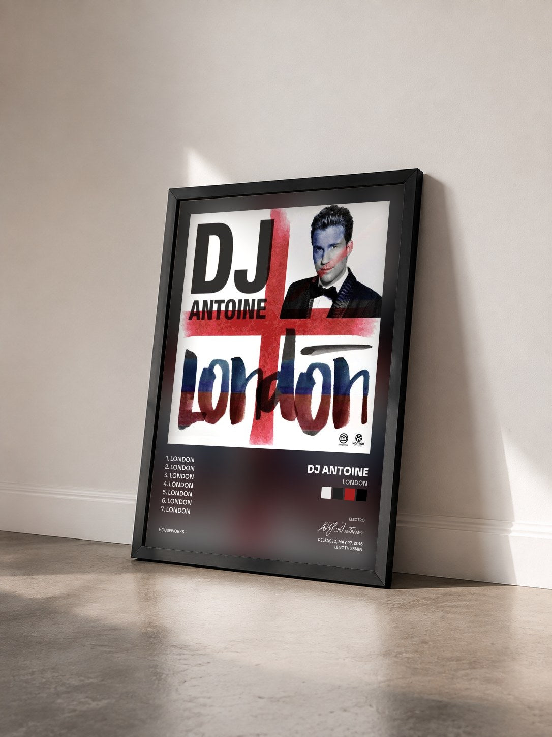 #noir Tableau de l'album London de DJ Antoine vu de trois quarts, cadre noir