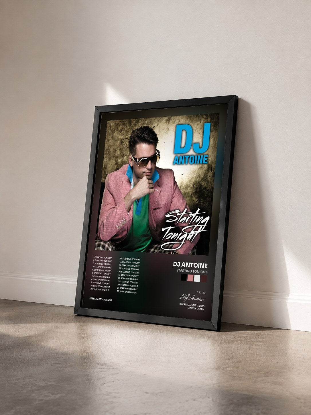 #noir Tableau de l'album Starting Tonight de DJ Antoine vu de trois quarts, cadre noir
