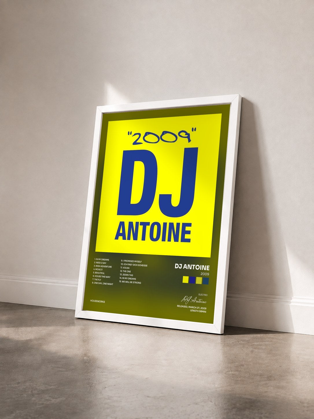#blanc Tableau de l'album 2009 de DJ Antoine vu de trois quarts, cadre blanc