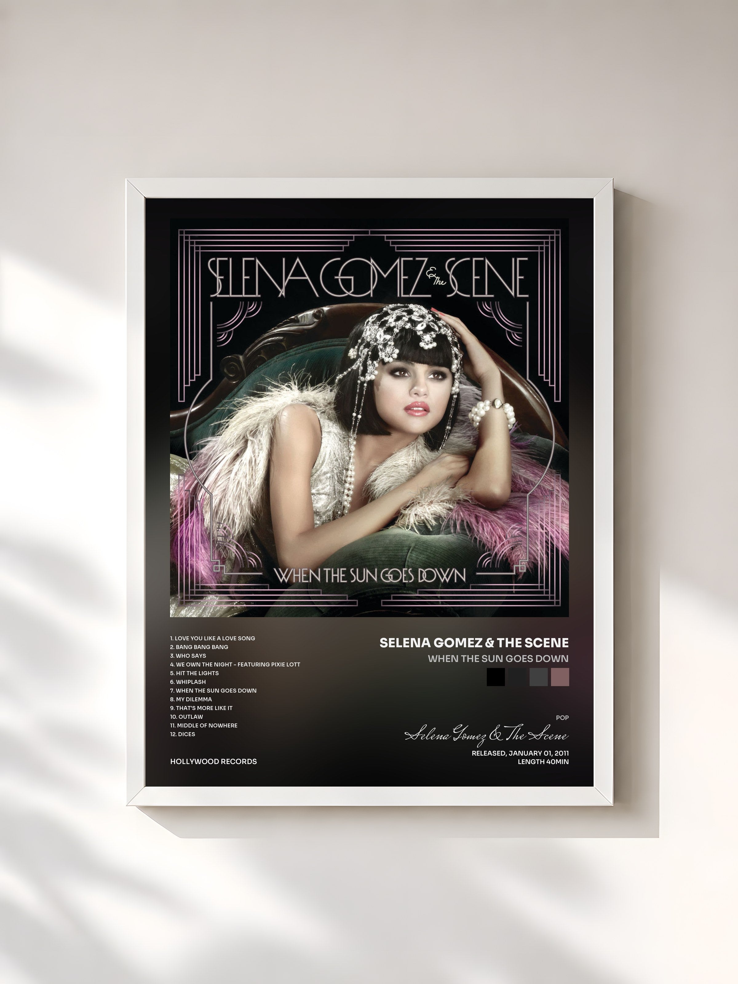#blanc Tableau de l'album When The Sun Goes Down de Selena Gomez & The Scene, cadre blanc, imprimé et encadré en France