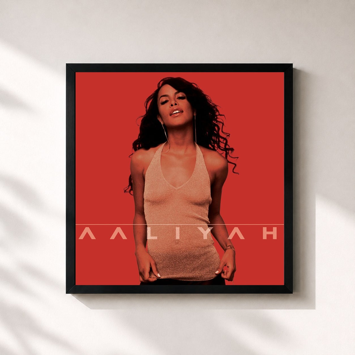 #noir Aaliyah de Aaliyah en lámina cuadrada enmarcada, marco negro de 32x32 cm