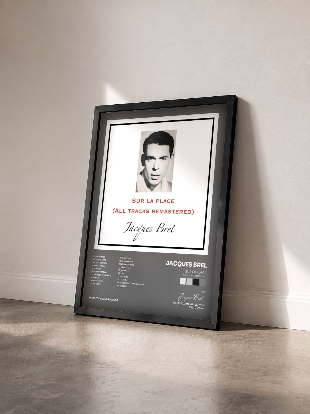 #noir Tableau de l'album Sur la place (All Tracks Remastered) de Jacques Brel vu de trois quarts, cadre noir