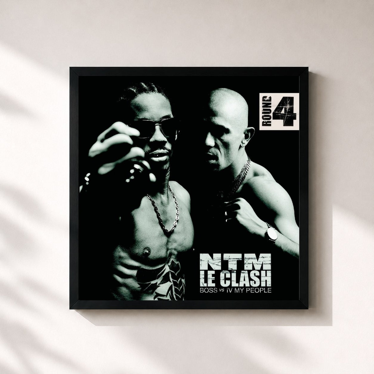 #noir Le Clash - Round 4 (B.O.S.S. vs. IV My People) di Suprême NTM in stampa quadrata incorniciata, cornice nera 32x32 cm