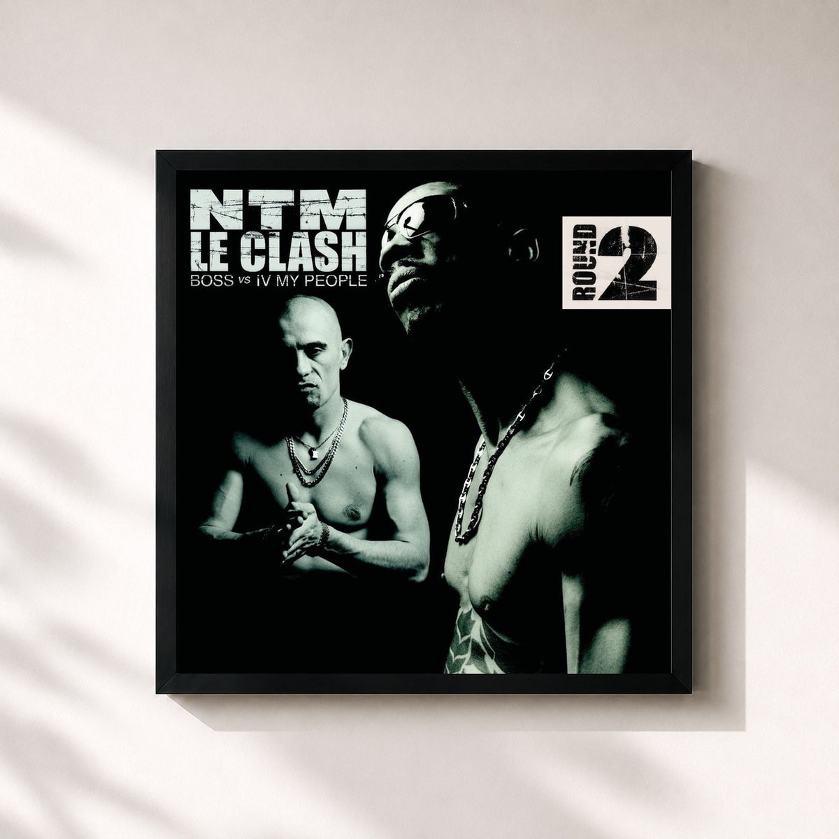 #noir Le Clash - Round 2 (B.O.S.S. vs. IV My People) di Suprême NTM in stampa quadrata incorniciata, cornice nera 32x32 cm