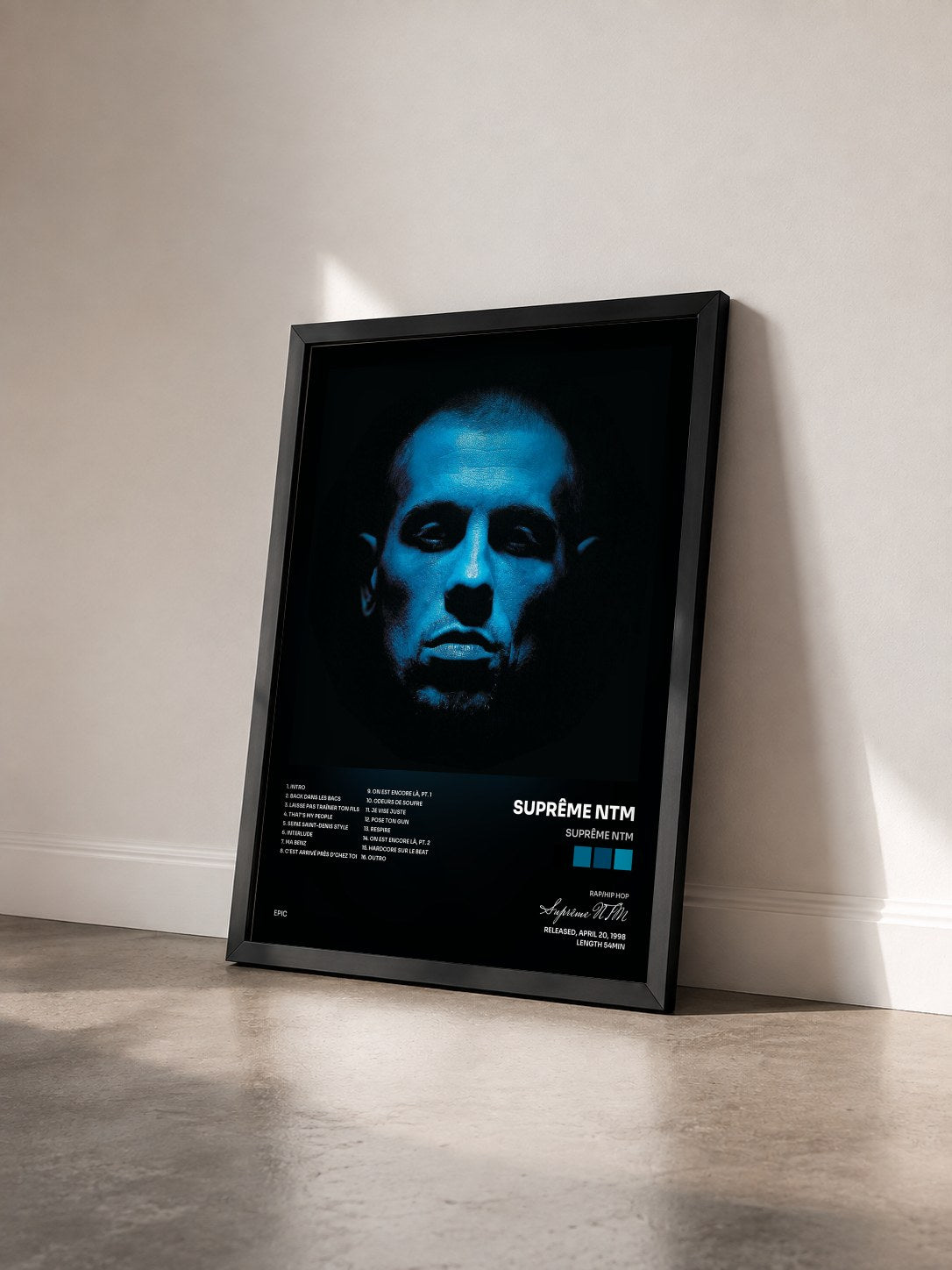 #noir Tableau de l'album Suprême NTM de Suprême NTM vu de trois quarts, cadre noir