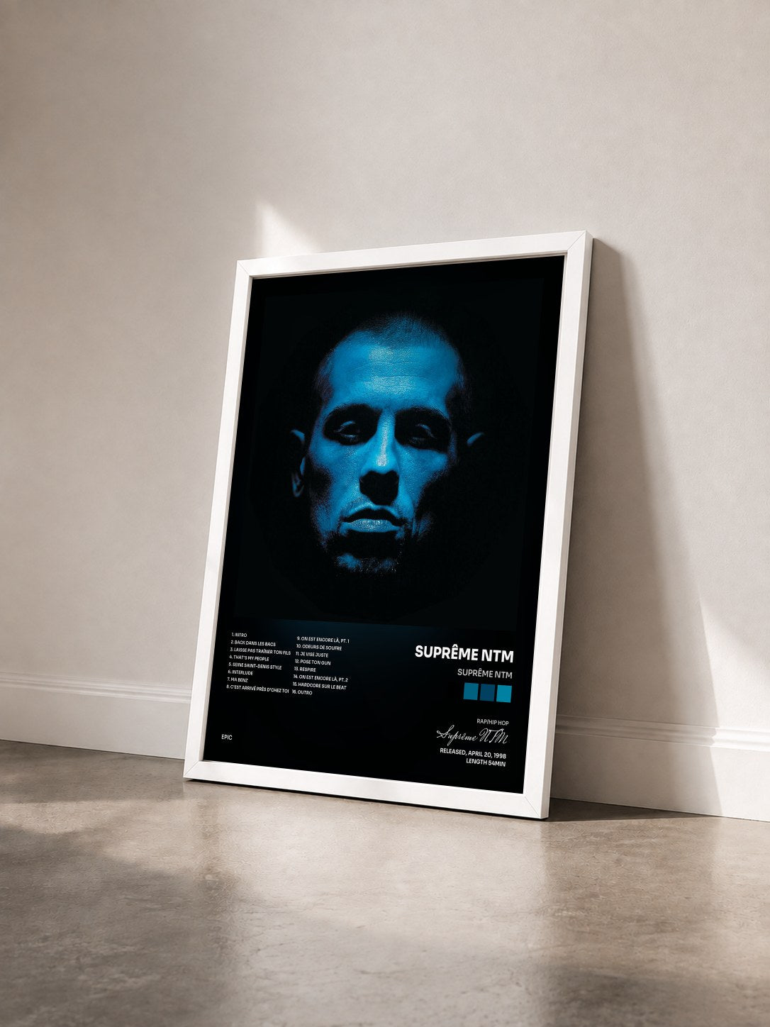 #blanc Tableau de l'album Suprême NTM de Suprême NTM vu de trois quarts, cadre blanc
