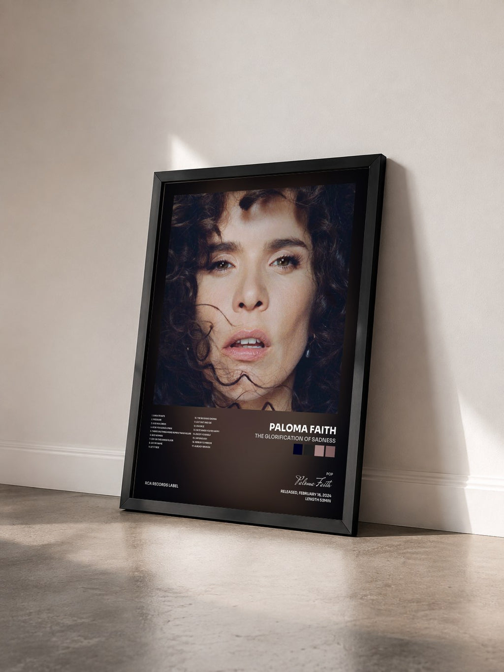 #noir Tableau de l'album The Glorification of Sadness de Paloma Faith vu de trois quarts, cadre noir