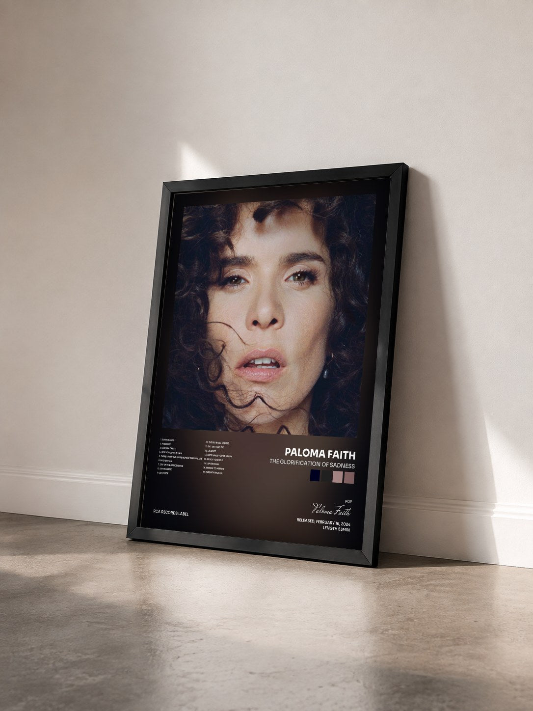 #noir Tableau de l'album The Glorification of Sadness de Paloma Faith vu de trois quarts, cadre noir