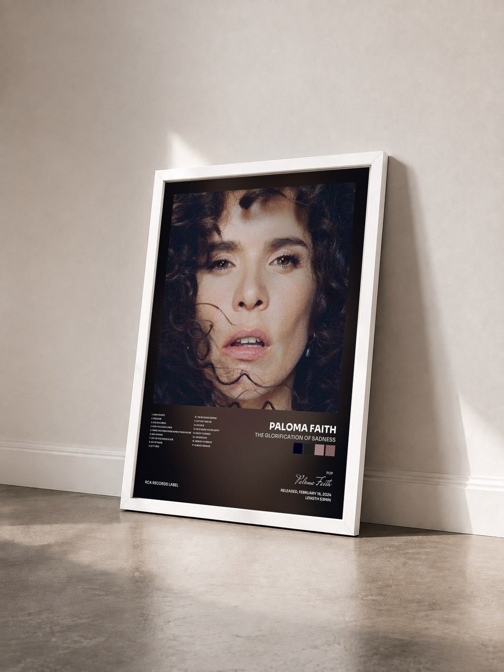 #blanc Tableau de l'album The Glorification of Sadness de Paloma Faith vu de trois quarts, cadre blanc