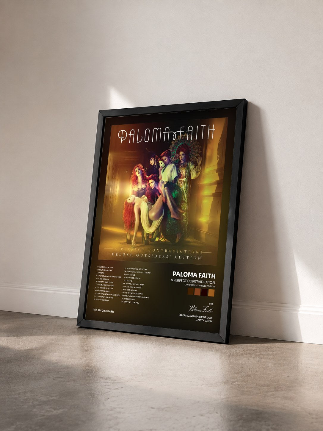 #noir Tableau de l'album A Perfect Contradiction (Outsiders' Expanded Edition) de Paloma Faith vu de trois quarts, cadre noir