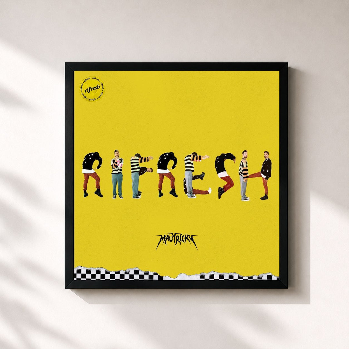 #noir rifresh de Mau y Ricky en lámina cuadrada enmarcada, marco negro de 32x32 cm