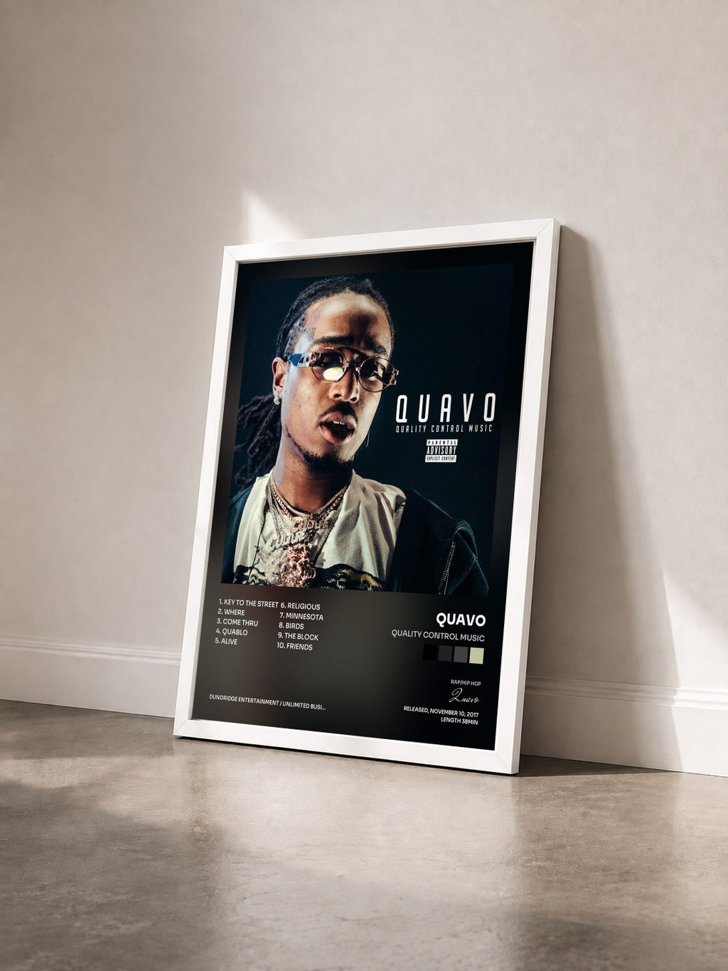 #blanc Quality Control Music von Quavo als gerahmter Kunstdruck von schräg gesehen, weißer Rahmen
