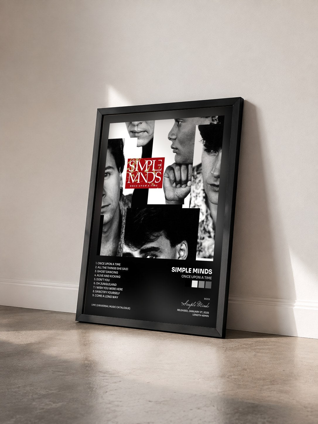 #noir Once Upon A Time di Simple Minds in stampa incorniciata vista di tre quarti, cornice nera