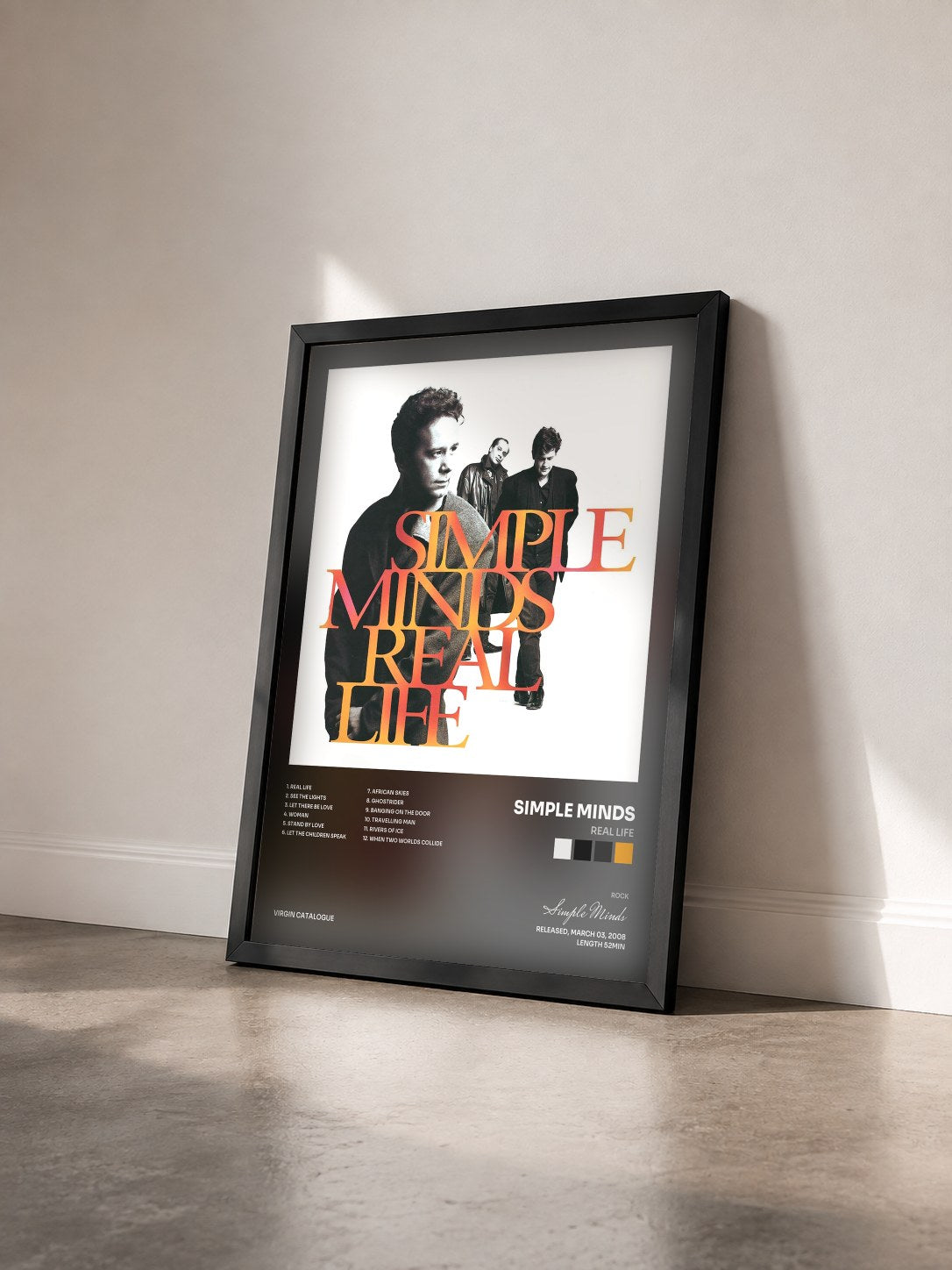 #noir Real Life di Simple Minds in stampa incorniciata vista di tre quarti, cornice nera