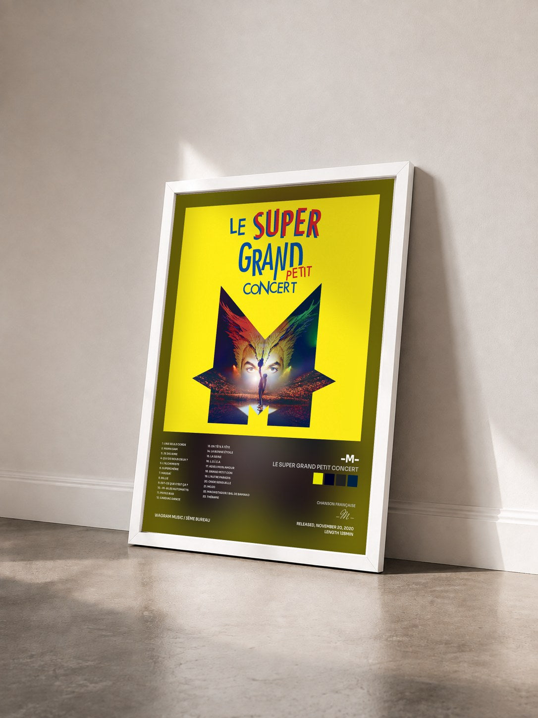 #blanc Tableau de l'album Le super grand petit concert de -M- vu de trois quarts, cadre blanc