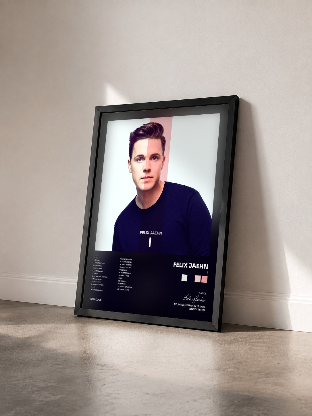 #noir Tableau de l'album I de Felix Jaehn vu de trois quarts, cadre noir
