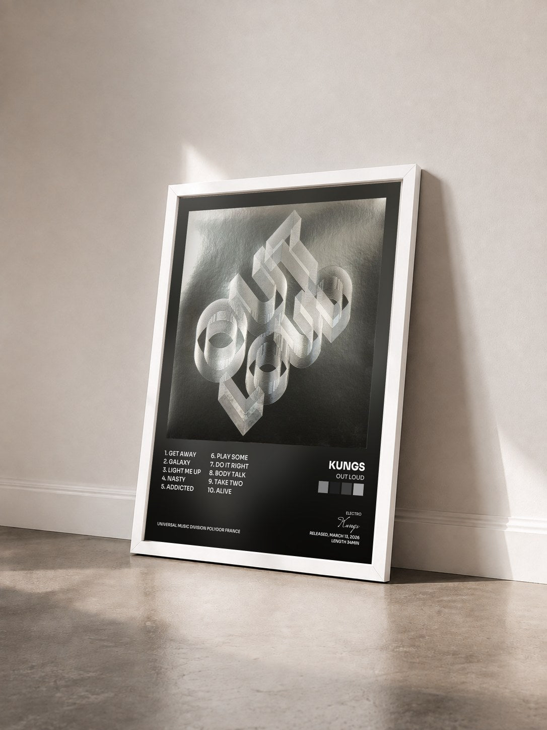 #blanc Tableau de l'album Out Loud de Kungs vu de trois quarts, cadre blanc