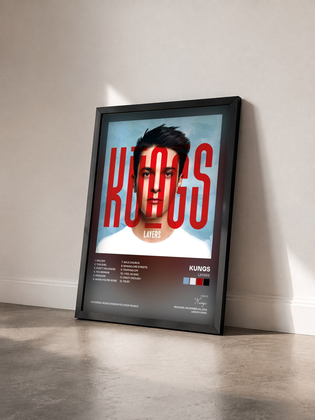 #noir Tableau de l'album Layers de Kungs vu de trois quarts, cadre noir