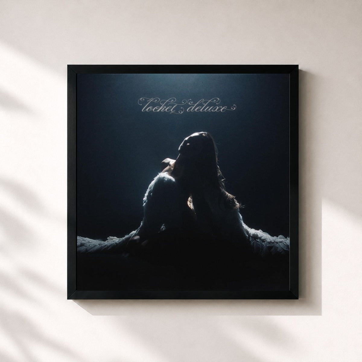 #noir Tableau carré de l'album locket deluxe de Madison Beer, cadre noir 32x32 cm