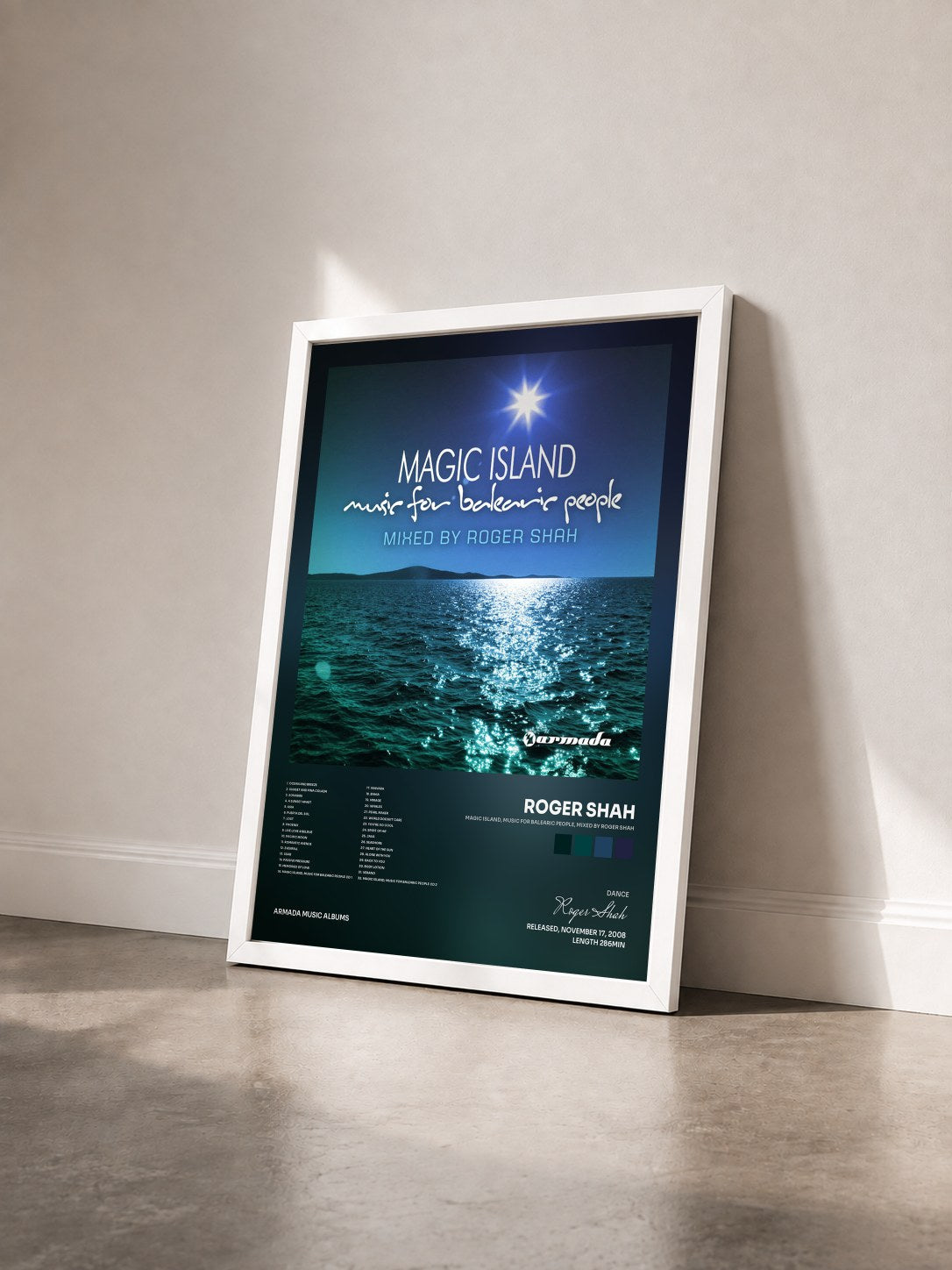 #blanc Tableau de l'album Magic Island, Music For Balearic People, mixed by Roger Shah de Roger Shah vu de trois quarts, cadre blanc