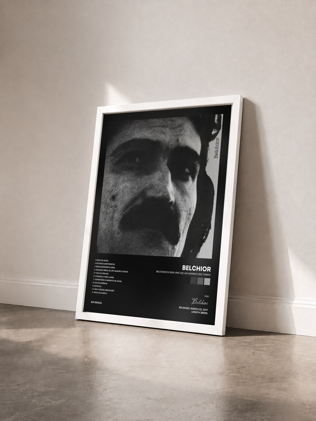 #blanc Tableau de l'album Belchior ou era uma vez um homem e seu tempo de Belchior vu de trois quarts, cadre blanc