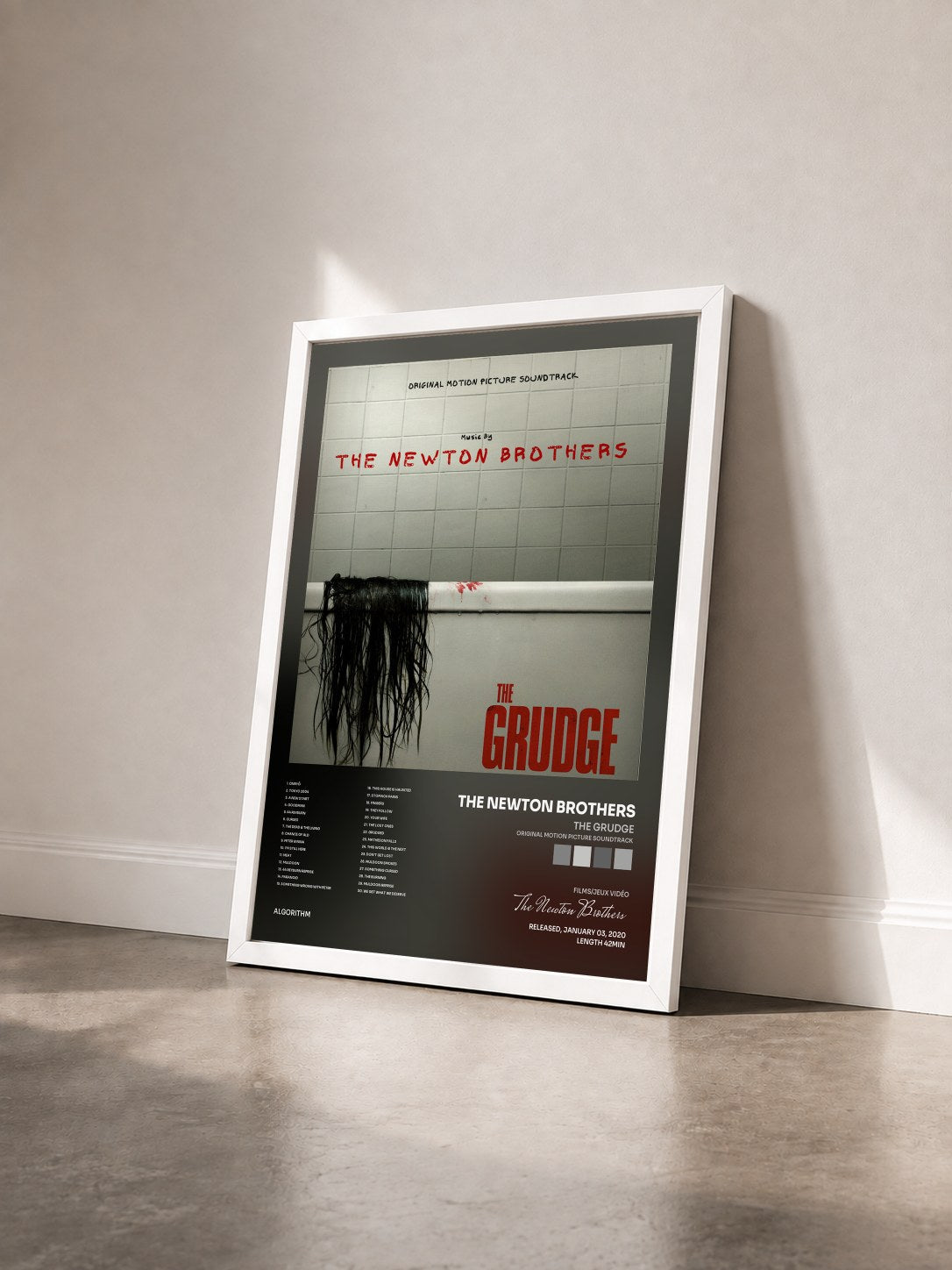 #blanc Tableau de l'album The Grudge (Original Motion Picture Soundtrack) de The Newton Brothers vu de trois quarts, cadre blanc