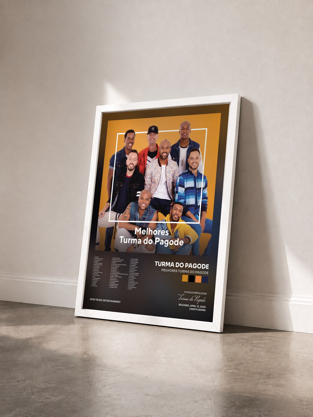 #blanc Tableau de l'album Melhores Turma do Pagode de Turma do Pagode vu de trois quarts, cadre blanc