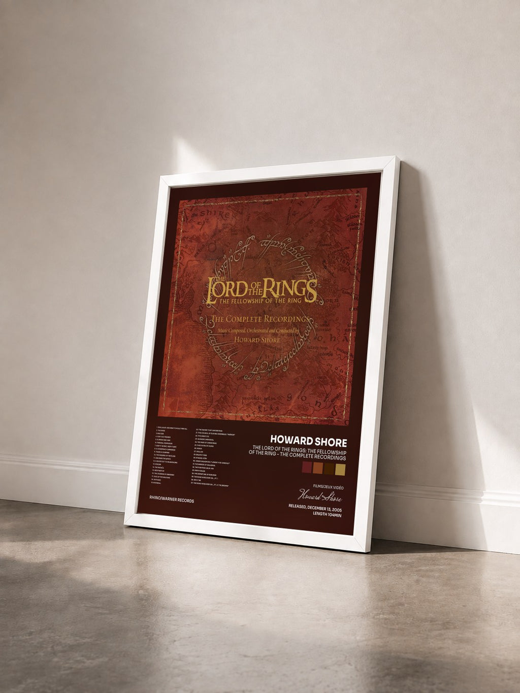 #blanc Tableau de l'album The Lord of the Rings: The Fellowship of the Ring - the Complete Recordings de Howard Shore vu de trois quarts, cadre blanc