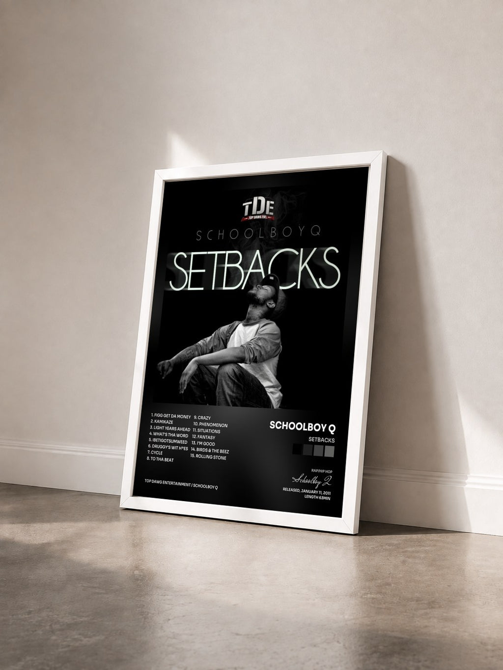 #blanc Setbacks von Schoolboy Q als gerahmter Kunstdruck von schräg gesehen, weißer Rahmen