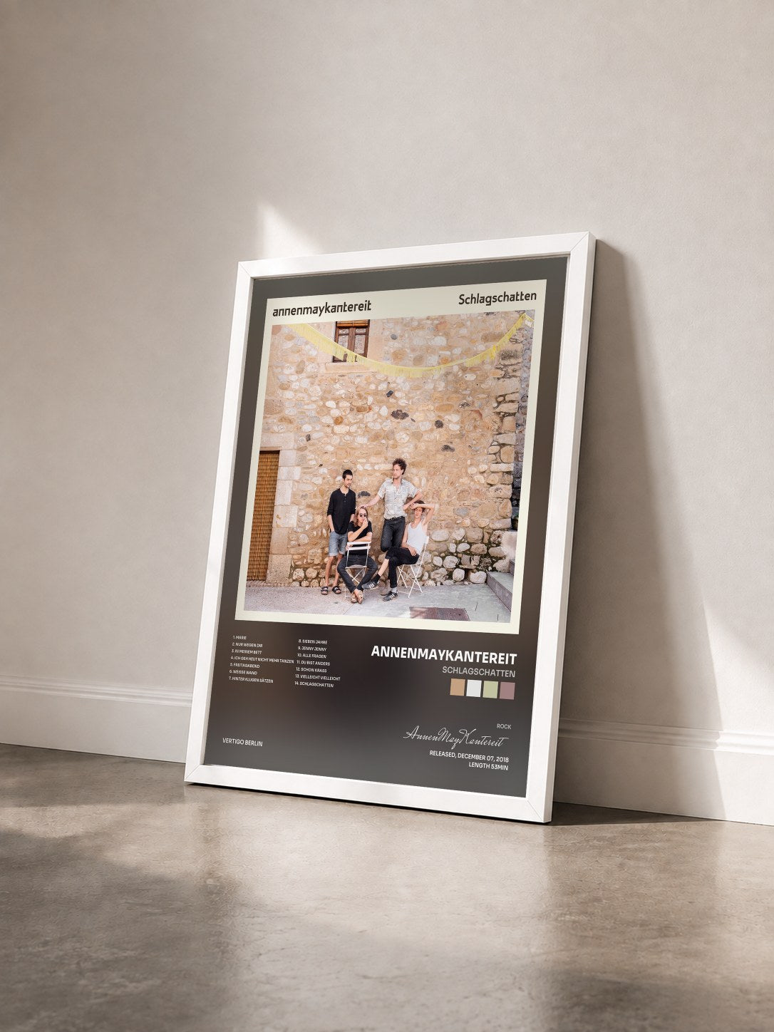 #blanc Tableau de l'album Schlagschatten de AnnenMayKantereit vu de trois quarts, cadre blanc