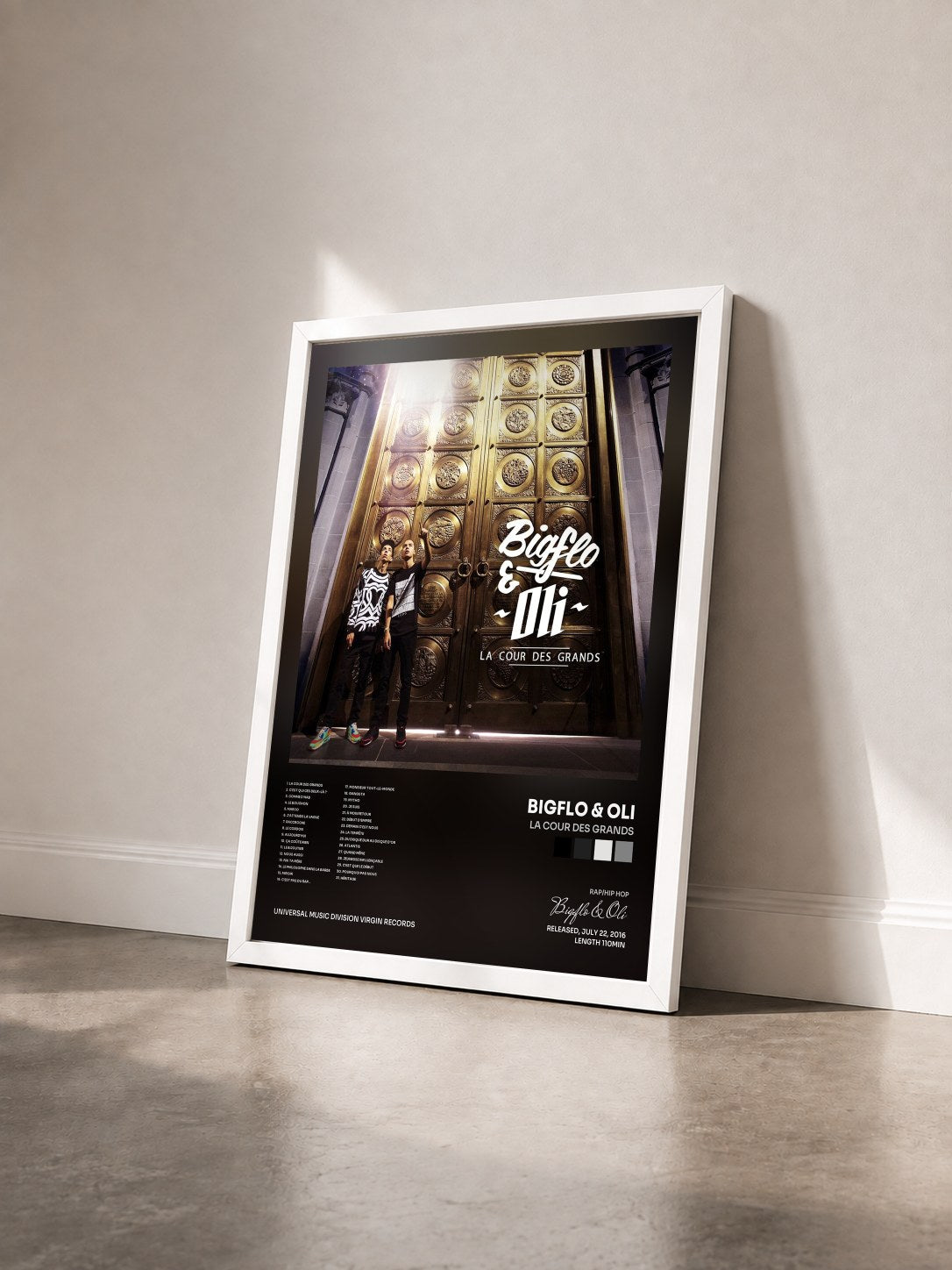 #blanc Tableau de l'album La cour des grands de Bigflo & Oli vu de trois quarts, cadre blanc