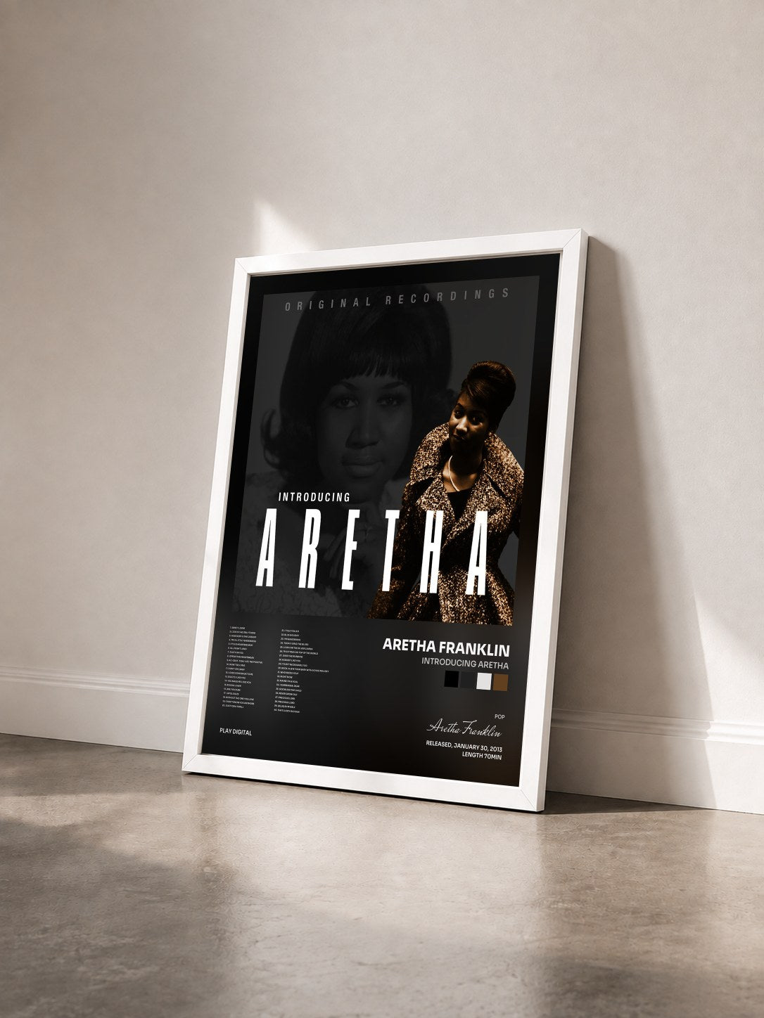 #blanc Tableau de l'album Introducing Aretha de Aretha Franklin vu de trois quarts, cadre blanc