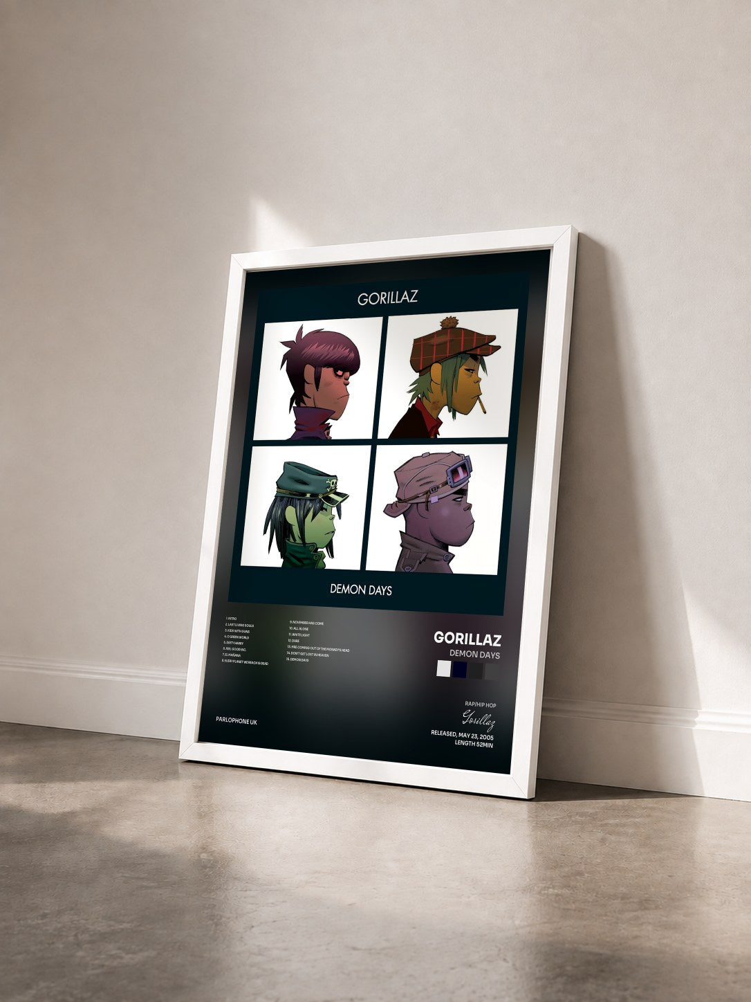 #blanc Demon Days di Gorillaz in stampa incorniciata vista di tre quarti, cornice bianca