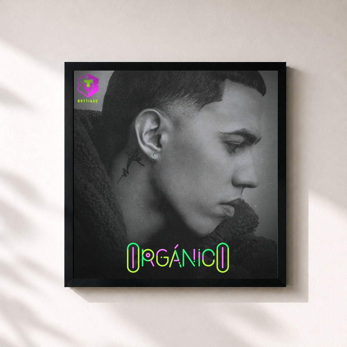 #noir Orgánico de Brytiago en lámina cuadrada enmarcada, marco negro de 32x32 cm