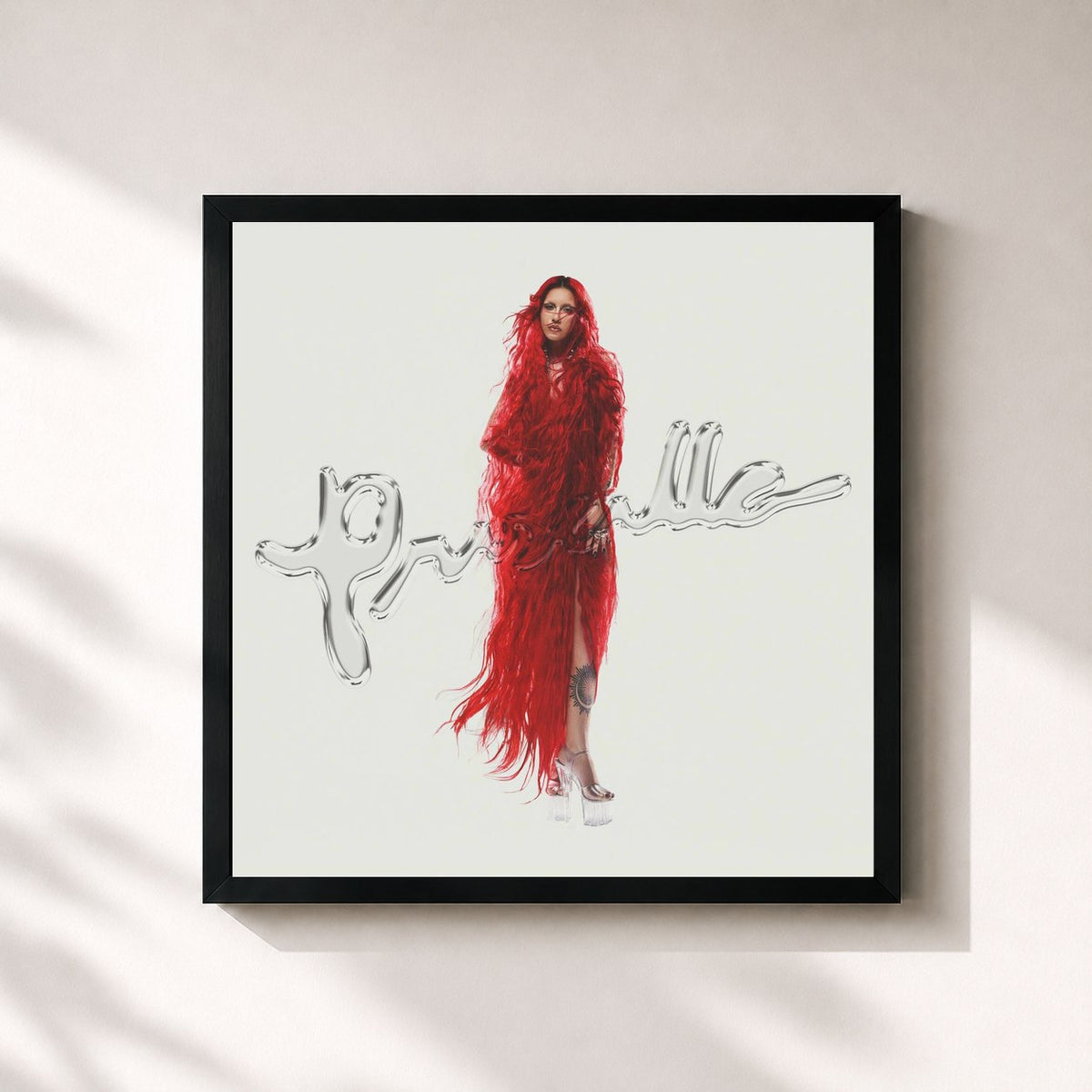 #noir PRISCILLA von PRISCILLA als quadratischer Kunstdruck, schwarzer Rahmen 32x32 cm