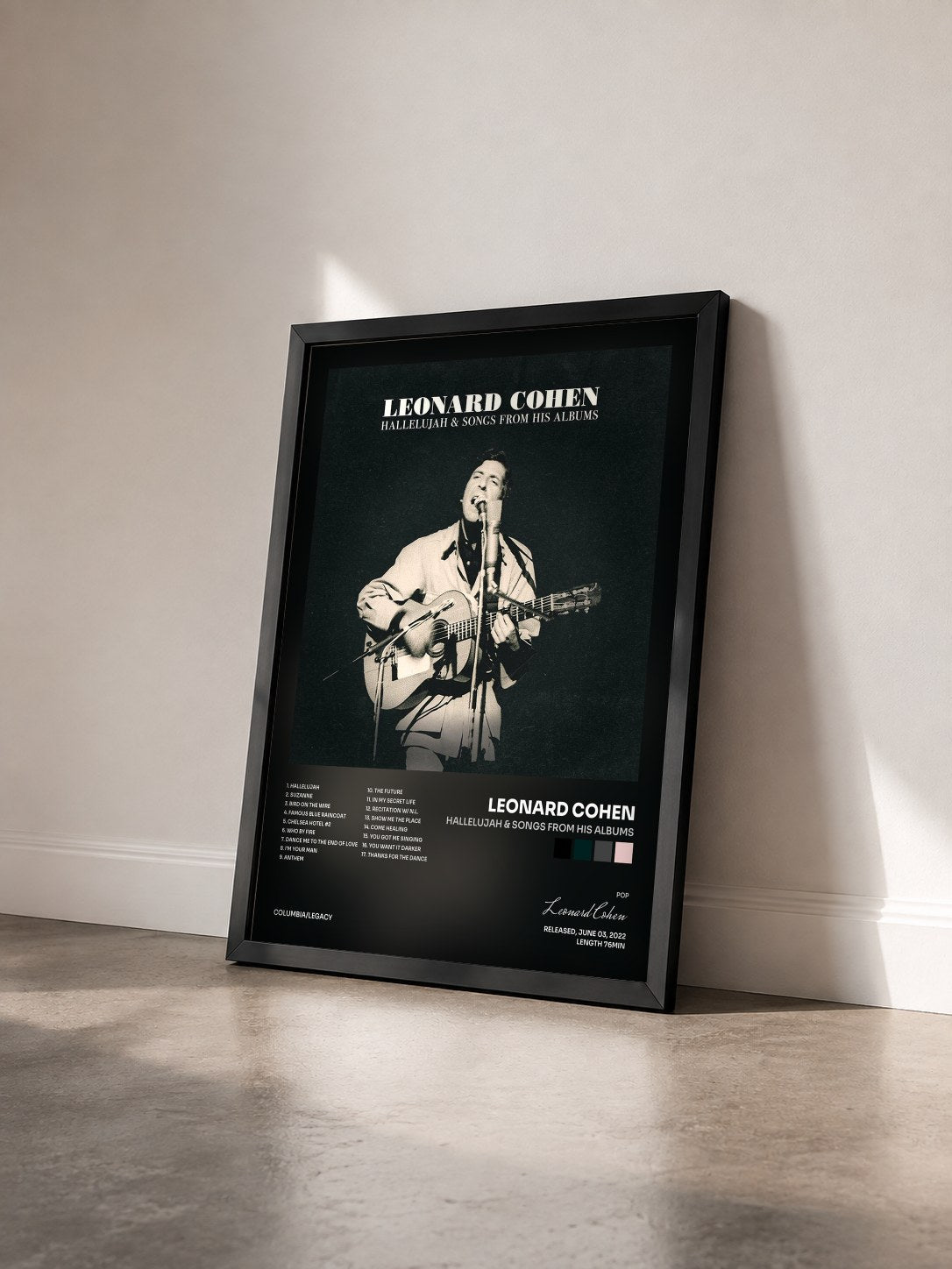 #noir Tableau de l'album Hallelujah & Songs from His Albums de Leonard Cohen vu de trois quarts, cadre noir