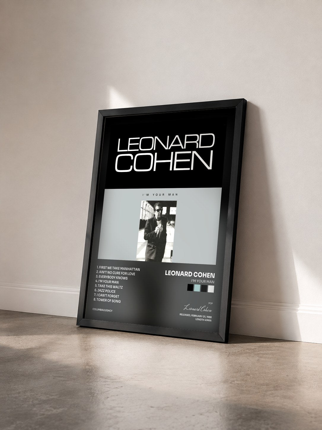 #noir Tableau de l'album I'm Your Man de Leonard Cohen vu de trois quarts, cadre noir
