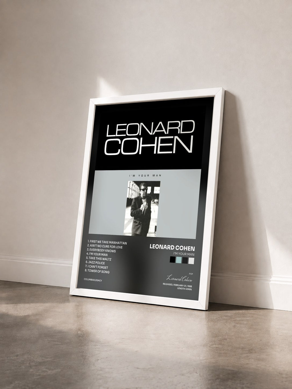 #blanc Tableau de l'album I'm Your Man de Leonard Cohen vu de trois quarts, cadre blanc