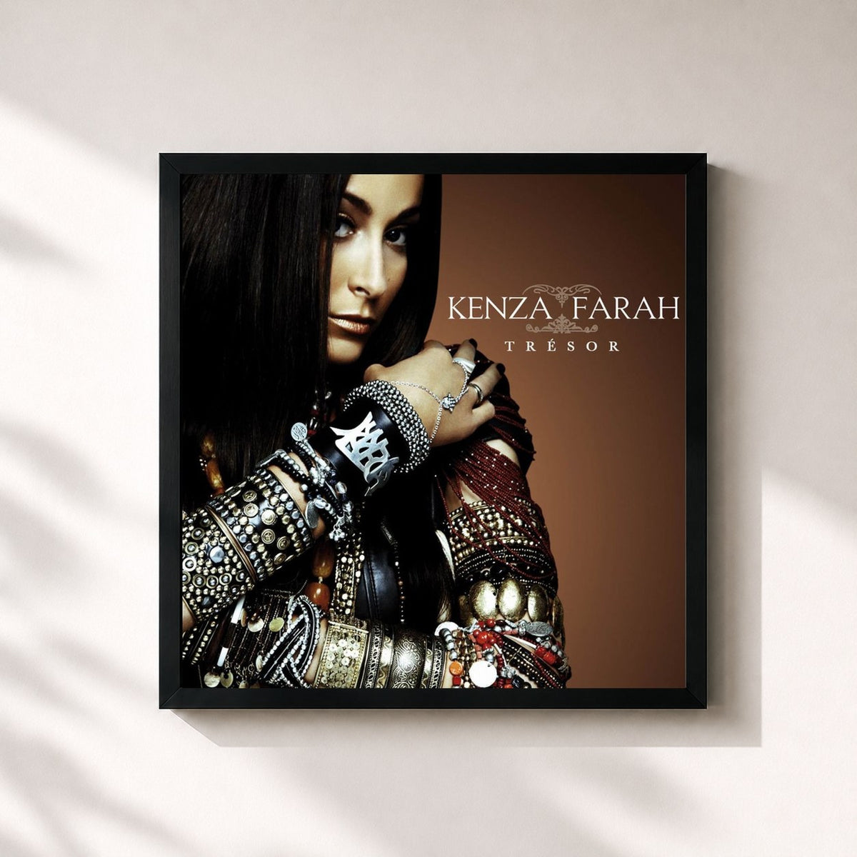 #noir Tableau carré de l'album Trésor de Kenza Farah, cadre noir 32x32 cm