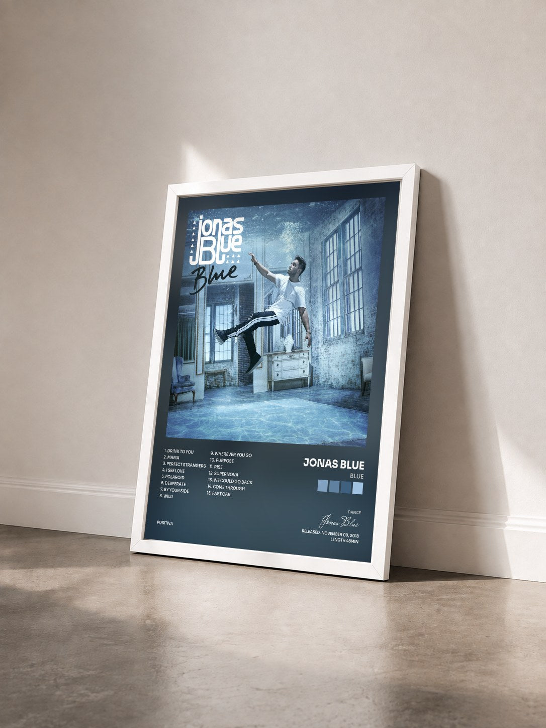 #blanc Tableau de l'album Blue de Jonas Blue vu de trois quarts, cadre blanc