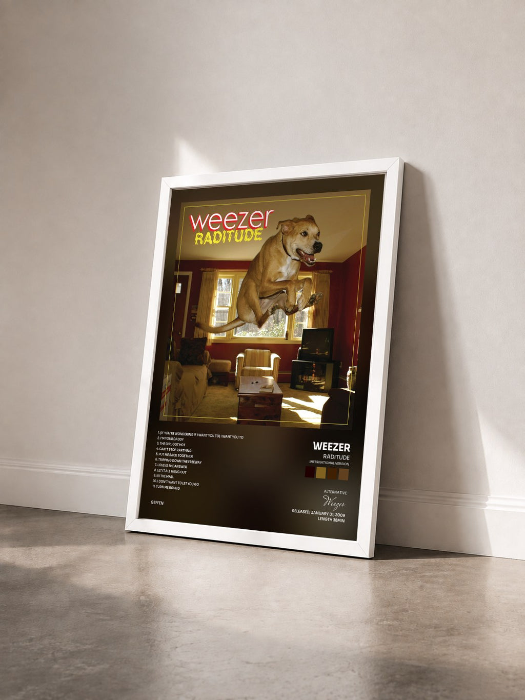#blanc Tableau de l'album Raditude (International Version) de Weezer vu de trois quarts, cadre blanc