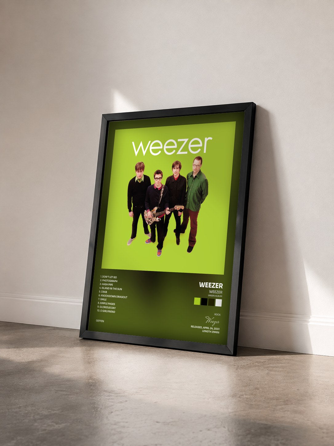 #noir Tableau de l'album Weezer (Green Album) de Weezer vu de trois quarts, cadre noir