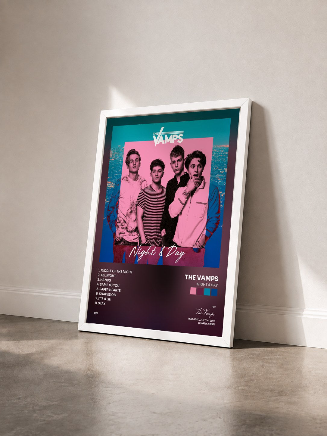 #blanc Tableau de l'album Night & Day de The Vamps vu de trois quarts, cadre blanc