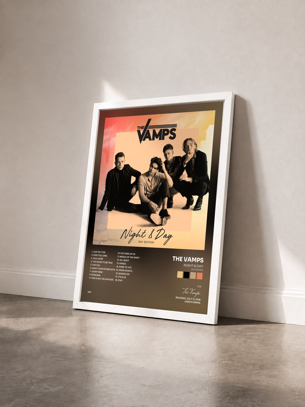 #blanc Night & Day (Day Edition) di The Vamps in stampa incorniciata vista di tre quarti, cornice bianca