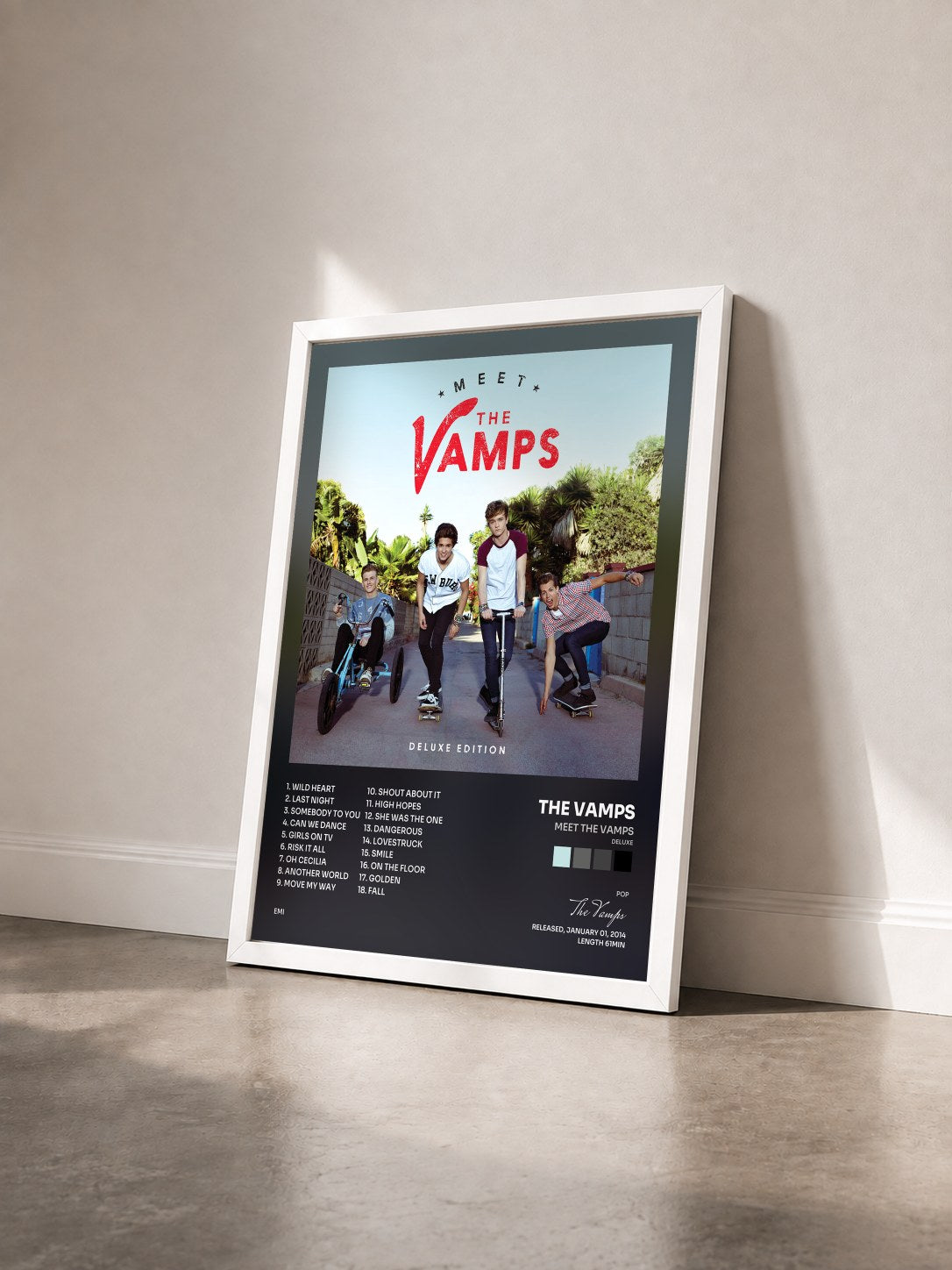 #blanc Tableau de l'album Meet The Vamps (Deluxe) de The Vamps vu de trois quarts, cadre blanc