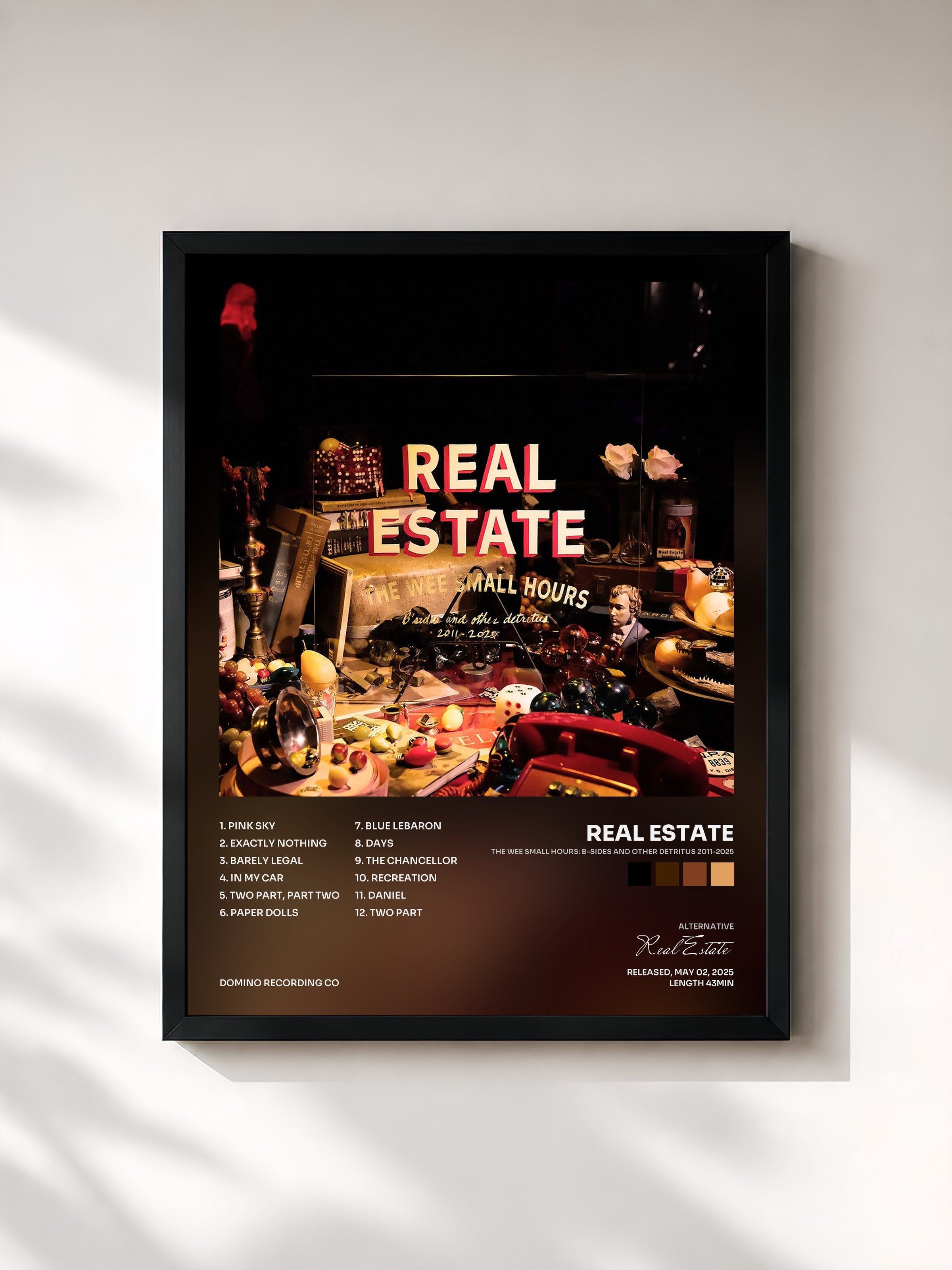 #noir Tableau de l'album The Wee Small Hours: B-Sides and Other Detritus 2011-2025 de Real Estate, cadre noir, imprimé et encadré en France