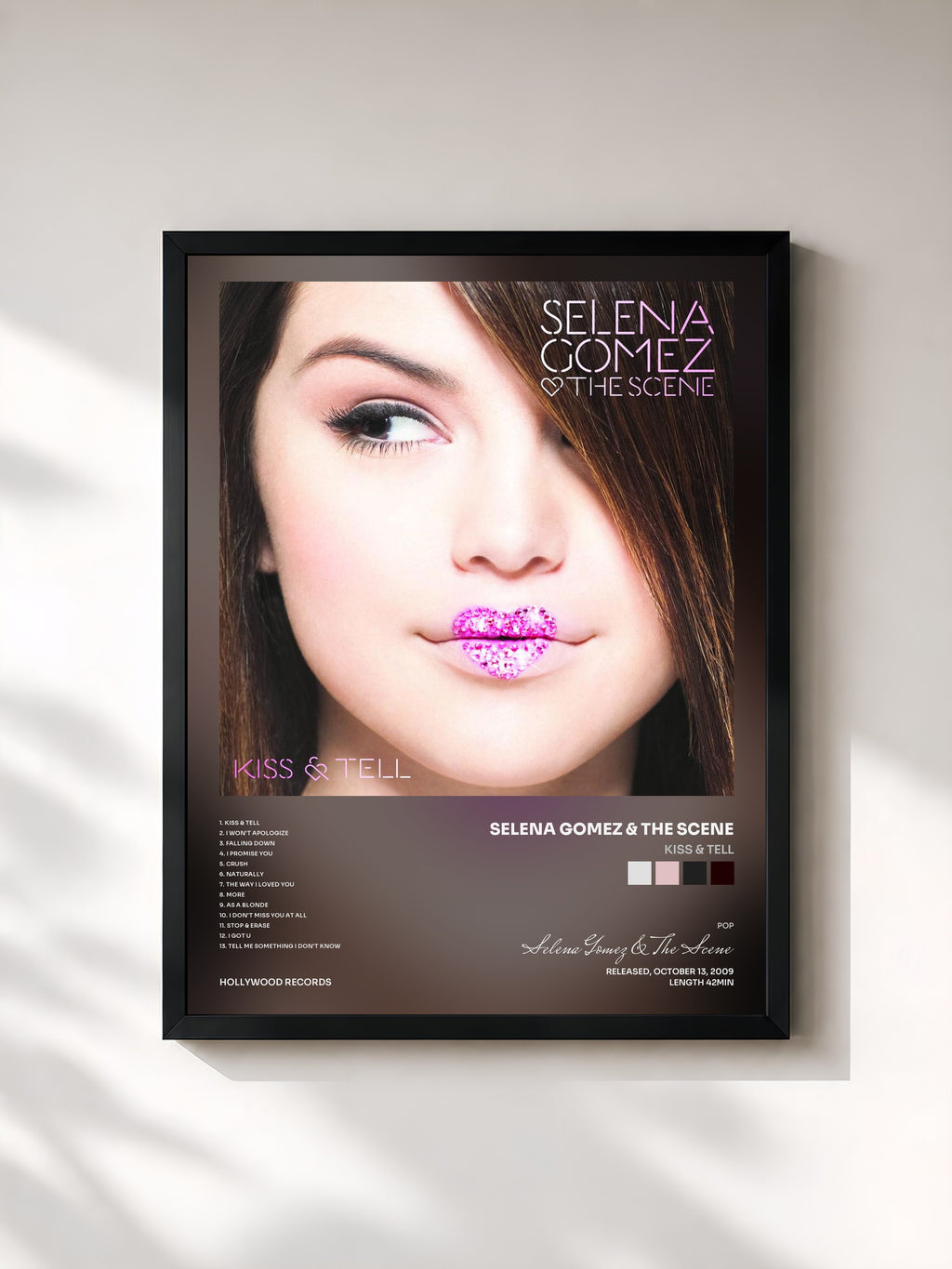 #noir Tableau de l'album Kiss & Tell de Selena Gomez & The Scene, cadre noir, imprimé et encadré en France