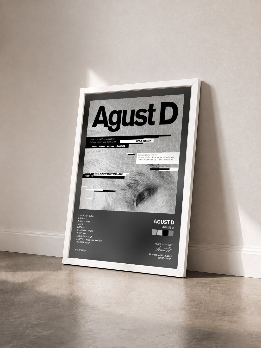 #blanc Tableau de l'album Agust D de Agust D vu de trois quarts, cadre blanc